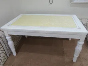 طاولة طعام  للبيع