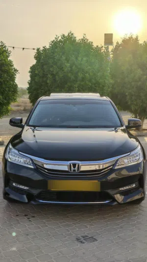 هوندا اكورد Touring 2017 بدون حوادث - صحار