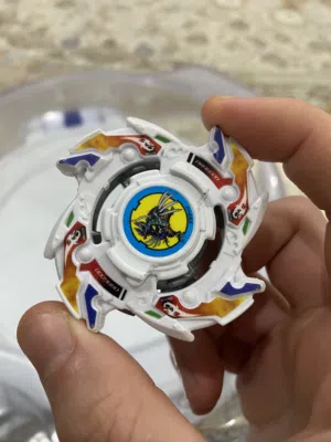 بلبل دراغون أصلي Takara Tomy مع جهاز الإطلاق (مستعمل نظيف)
