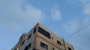 شقه للبيع من المالك مباشره الذراع الغربي من القرب ديوان ال عمرو