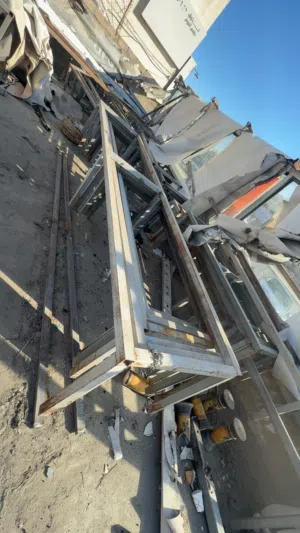 طاولات حديد صناعيه للبيع