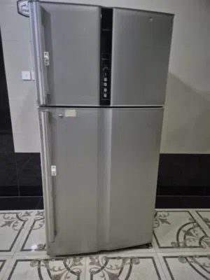 ثلاجه كبيره جدا استعمال خفيف البيع لغرض السفر