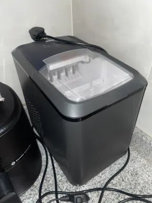 Zen ice cube maker