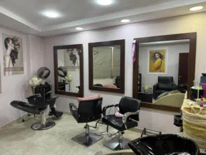 عدة صالون كراسي 2  مغسالة  مرايات 3 مستعمل بحال الجديد