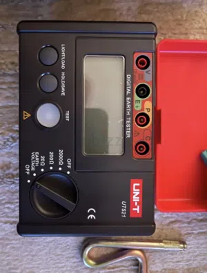 UNI-T UT521 Digital Earth (Ground) Resistance Tester