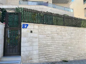 135 m2 3 Bedrooms Apartments for Sale in Amman Daheit Al Ameer Hasan