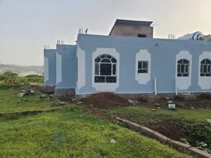 5 Bedrooms . 3 Bathrooms . 200 m22