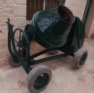 خلاطة باطون كهرباء بحالة الوكاله للبيع