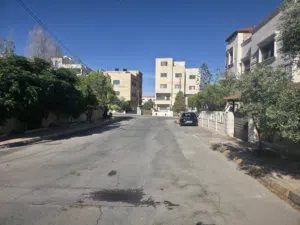 فيلا مميز للبيع في الزرقاء الجديدة - البتراوي (خلف شارع الوينك / الكرامة مباشرة).