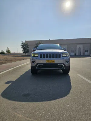 2014 Jeep Grand Cherokee Limited SUV for Sale with GCC Specs and Full Options