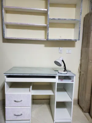 مكتب ومكتبة وترابيزة كمببوتر  عمولة خشب كونتر للبيع