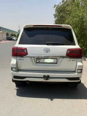 Toyota Land Cruiser VXR 5.7L Model 2017 , GCC Space Full Option