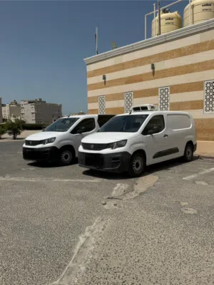 للبيع بيجو بارتنر ثلاجه و من غير ثلاجه 2022 (شرط الفحص ) سيرفس الوكاله