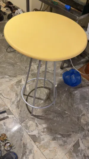 طاولة مرتفعه