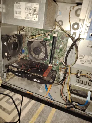 كمبيوتر يشغل اغلب العاب نظيف ومظمون كارت شاشه 1050ti معالج i5-4590 رام 8 هارد500-ssd128