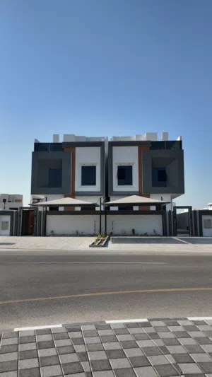 فيلا سكنيه بتصميم عصري للبيع في الخوض السابعه