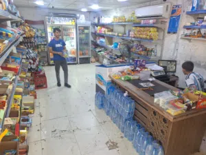 عدة ميني ماركت مع بضاعة للبيع