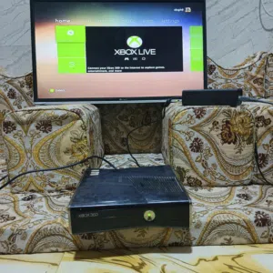 سلام عليكم إكس بوكس مستخدم بدون يدة تجي ملحقاتا كاملة تجي تربجرب ابلي يلا تاخذة من تجي تجيب وياك يدة