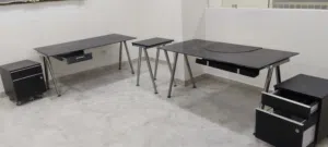 مكاتب زجاج بحاله ممتازه جدا جدا