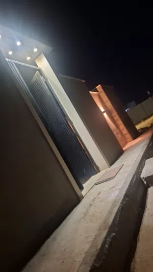 فيلا حديثة للبيع – حي سندباد  فرصة مميزة لامتلاك فيلا بتشطيب حديث وبمواصفات رائعة في موقع هادئ وم