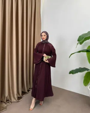 فستان الكسرات الستاتي هو قطعة الأناقة اللي ما بتغيب عن أي خزانة