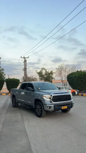 سيارة تويوتا تندرا SR5 2021 بدفع رباعي بحالة ممتازة مع خيارات كاملة