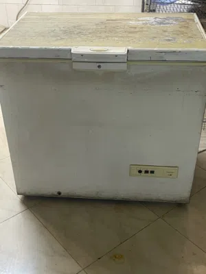 للبيع 2 فريزر ارضي بحالة ممتازه وشغالين
