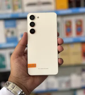 عرض خااص : Samsung S23 256gb هاتف نظيف جدا بحالة الوكالة بدون اي شموخ أو أعطال مع ضمان و ملحقات
