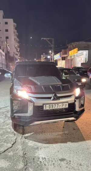 السياره مديل2022 تسيير2025 السياره اصل شركه ايد صفر ماشيه فقط15000 موجوده بالخليل سعير