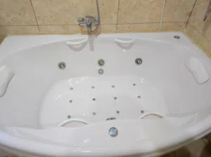 جاكوزي ايطالي شبه الجديدنضيف