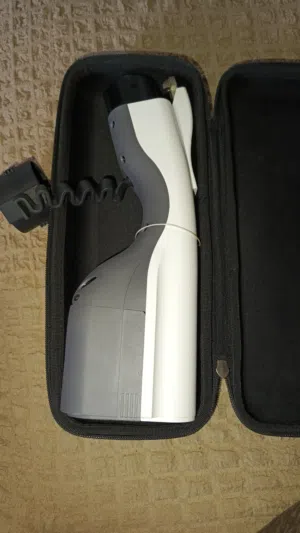 محول V2L Type 1 (مخرج كهرباء 220V من السيارة) نظيف جداً للبيع