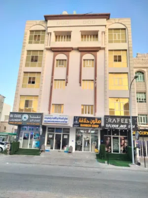 flat for rent in AlMawaleh    شقة للايجار في موقع مميز في الموالح الجنوبيه للعوائل
