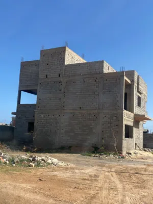 قطعة ارض بموقع ممتاز في بن الاشهر بداية طريق الفوار للبيع اقرى الوصف!!