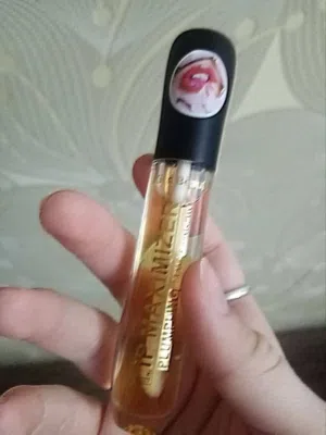 فيلر الشفايف lip maximizer  سيروم ملمع ومعالج و مكبر للشفايف   سيروم عبارة عن ملمع ومعالج شفايف وي