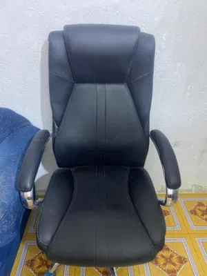 كراسي ثلاثه