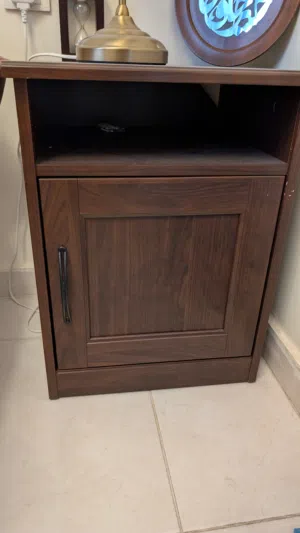 كمودينات ايكيا بحالة ممتازة شبه حديدة خشب بني