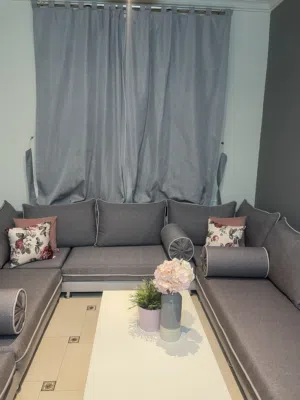 للبيع كنب مجلس متصل الرياض بحاله نظيفة جدا