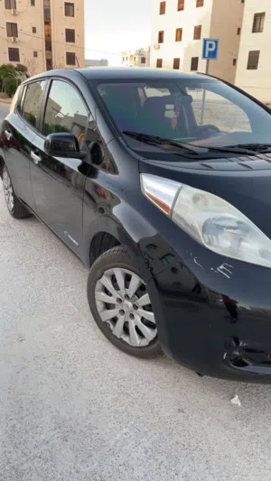 نيسان ليف 2013