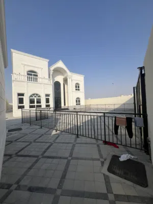 250 m2 More than 6 bedrooms Villa for Sale in Abu Dhabi Madinat Al Riyad