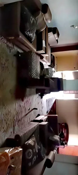 العنوان: طقم كنب (كورنر/متصل) فخم باللون البني بحالة ممتازة للبيع نص الإعلان: السلام عليكم ورحمة ال