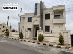 شقه في فيلا ثلاثه نوم وصاله وحمامين وبلكونه