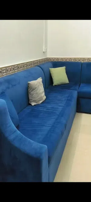 ديوان يشبه الجديد
