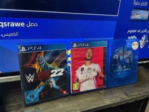 سيديات بلايستيشن 4 بحالة ممتازة بسعر مناسب fifa 20 و wwe 2k22 و thedivisione 2