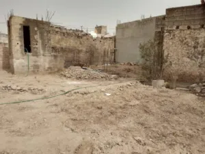 ارضيه للبيع في الحديده في قلب مدينه الكدن مع محلات تجاريه على الشارع ومخطط مع القواعد لعماره
