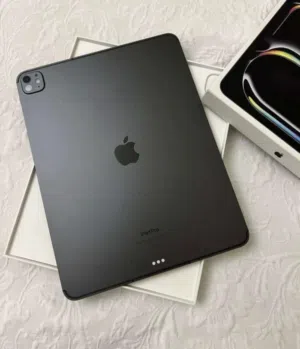 iPad Pro M4 11” للبيع او البدل (أحدث إصدار – كامل المواصفات) مع قلم ابل برو