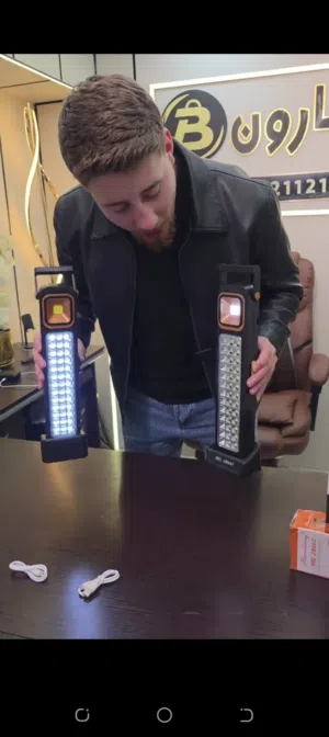 كشاف الطوارئ والانقطاعات بالطاقة الشمسية – إنارة + شحن بنفس الوقت مش بس كشاف... باوربانك عملي!