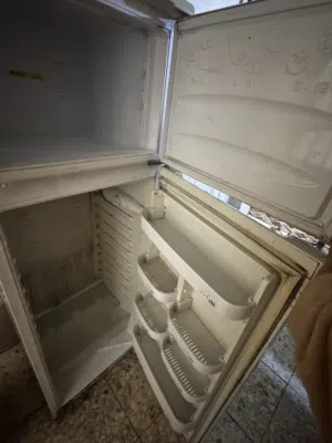 ثلاجة للبيع