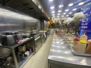 عدة مطعم شاورما كاملة بحال الوكالة للبيع