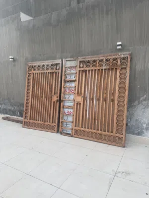 باب حديد صالح للعمل نضيف القياس العرض 3متر والارتفاع 2 متر ومرجوحه حديد