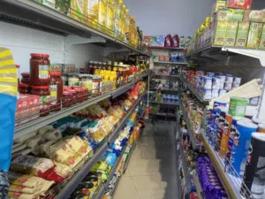 سوبر ماركت للبيع الشارقه